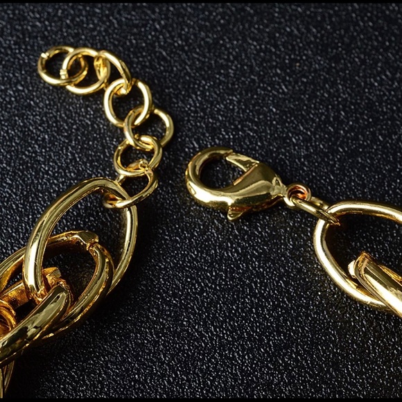 SOLD ON Ⓜ️ Stylish elephant charm bracelet - Picture 2 of 5